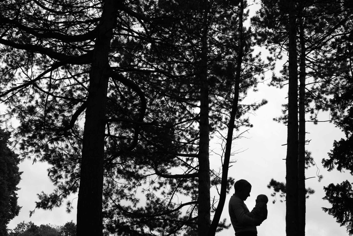 silhouette-father-daughter-woodland