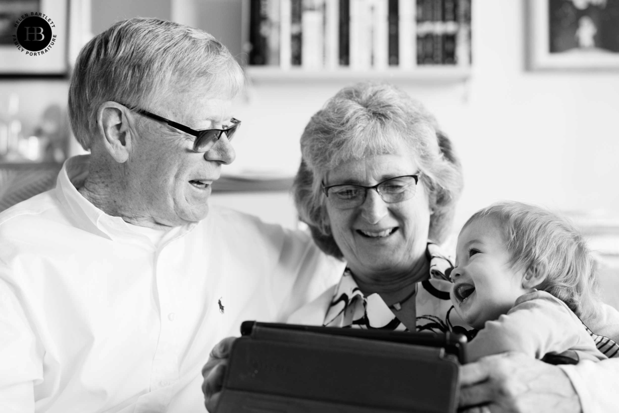 baby-photo-shoot-with-grandparents-se1-london