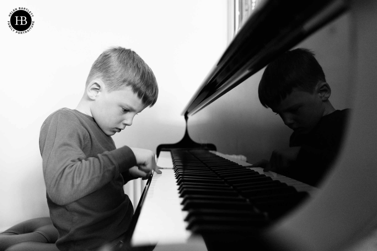 boy-plays-piano-reflection-balham-family-photo-shoot