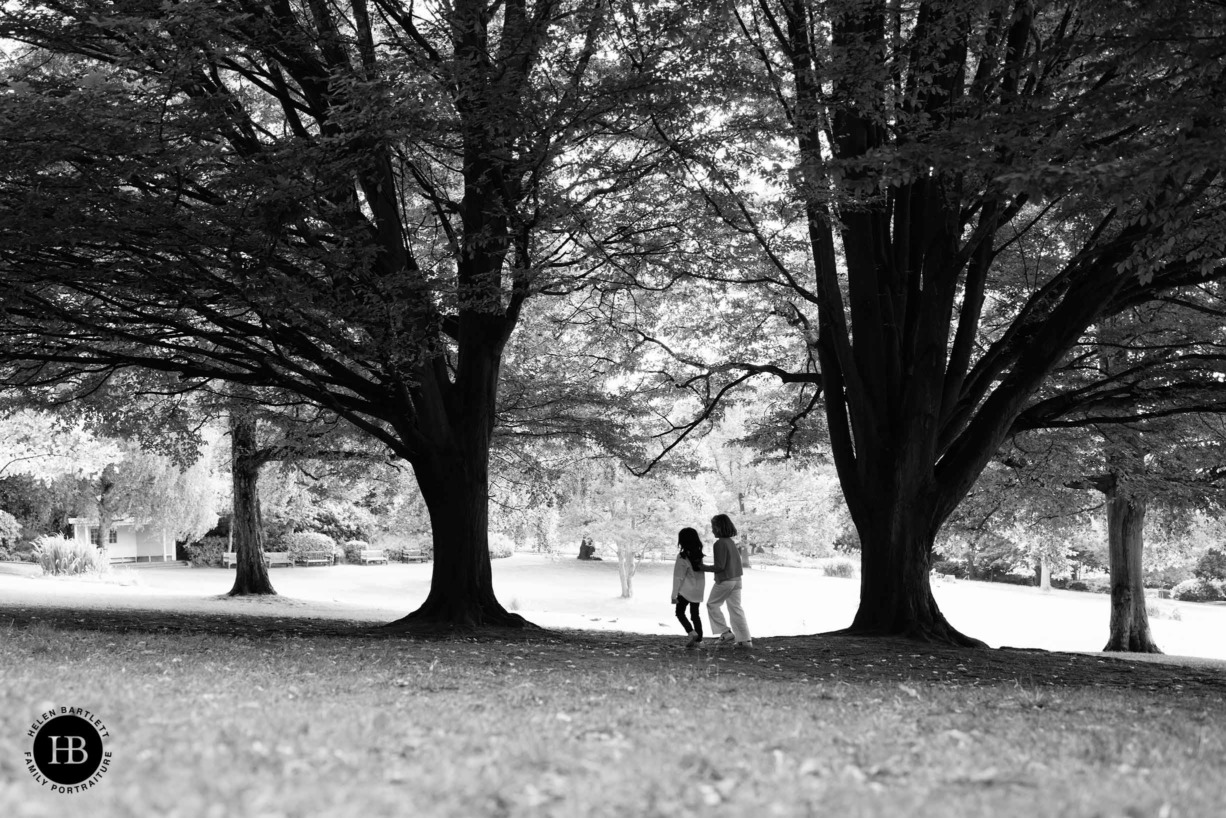 girls-walk-arm-in-arm-waterlow-park-n6