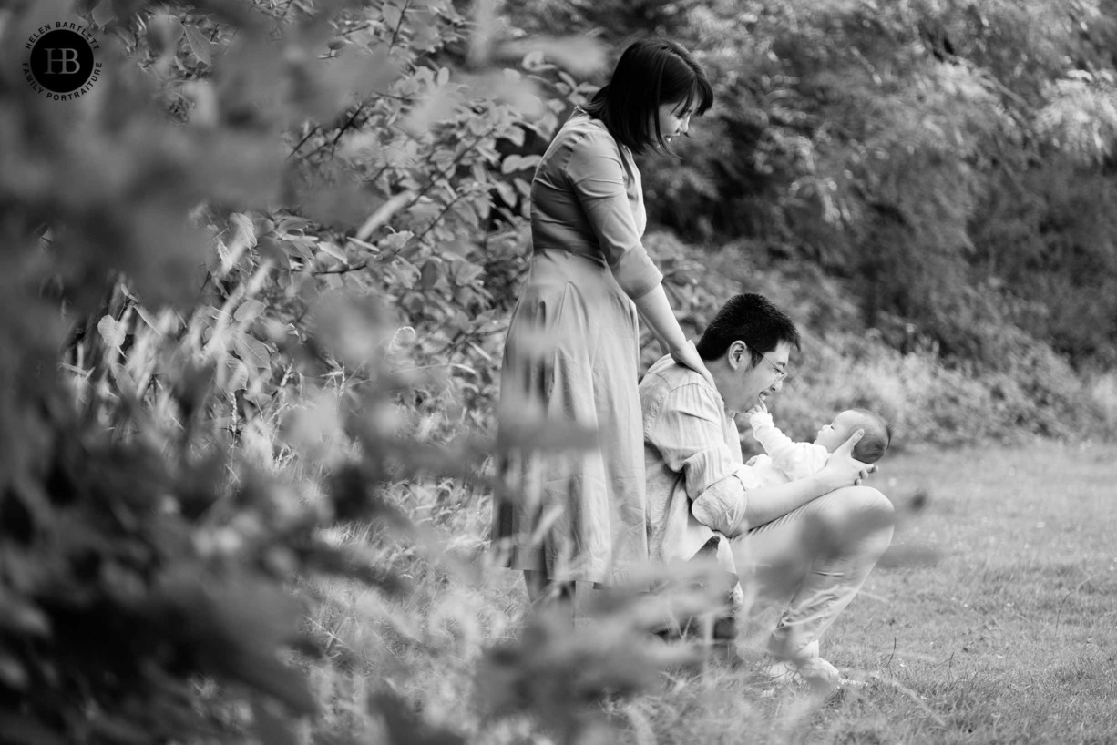 outdoor-family-photography-black-and-white