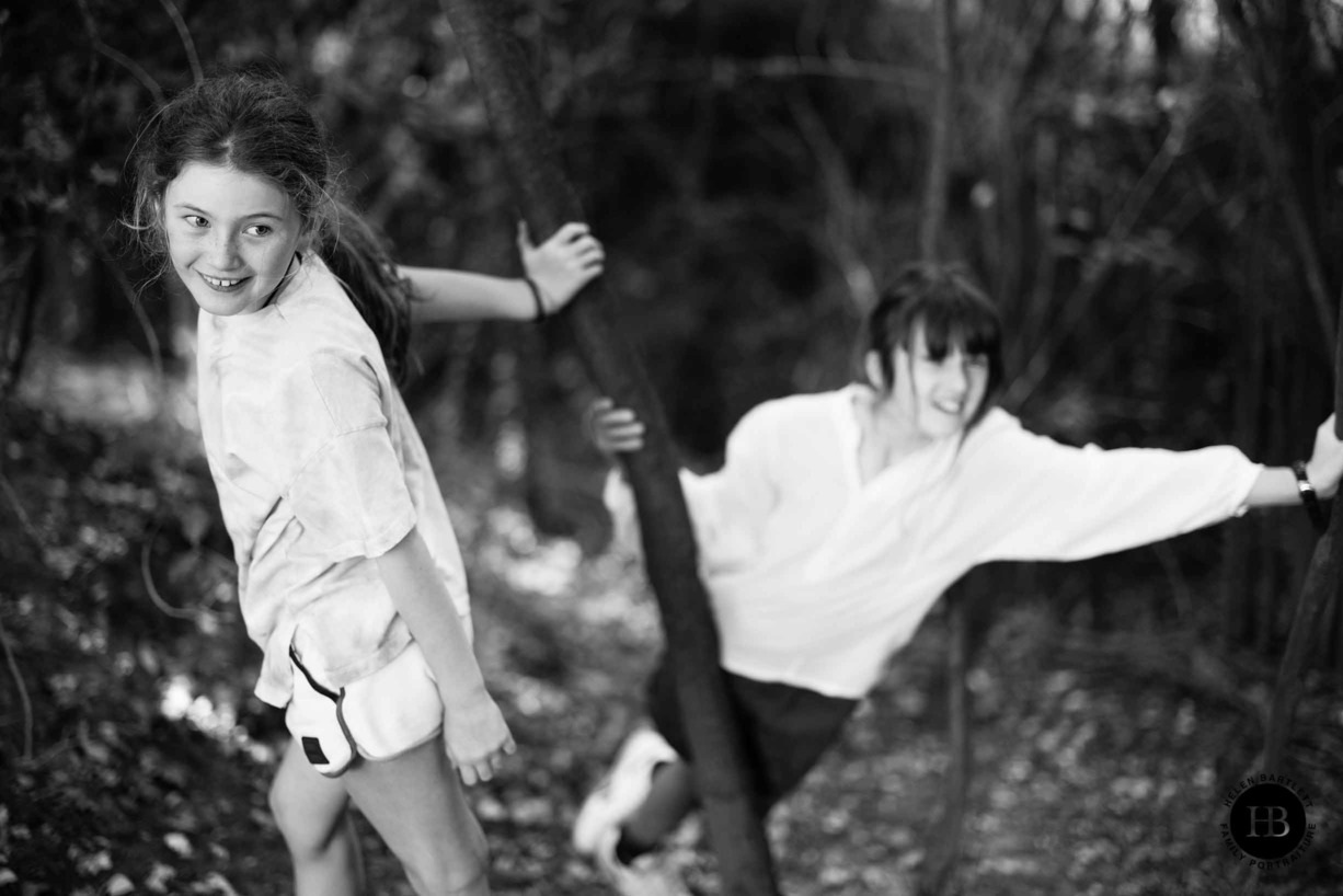 portrait-girls-woodland