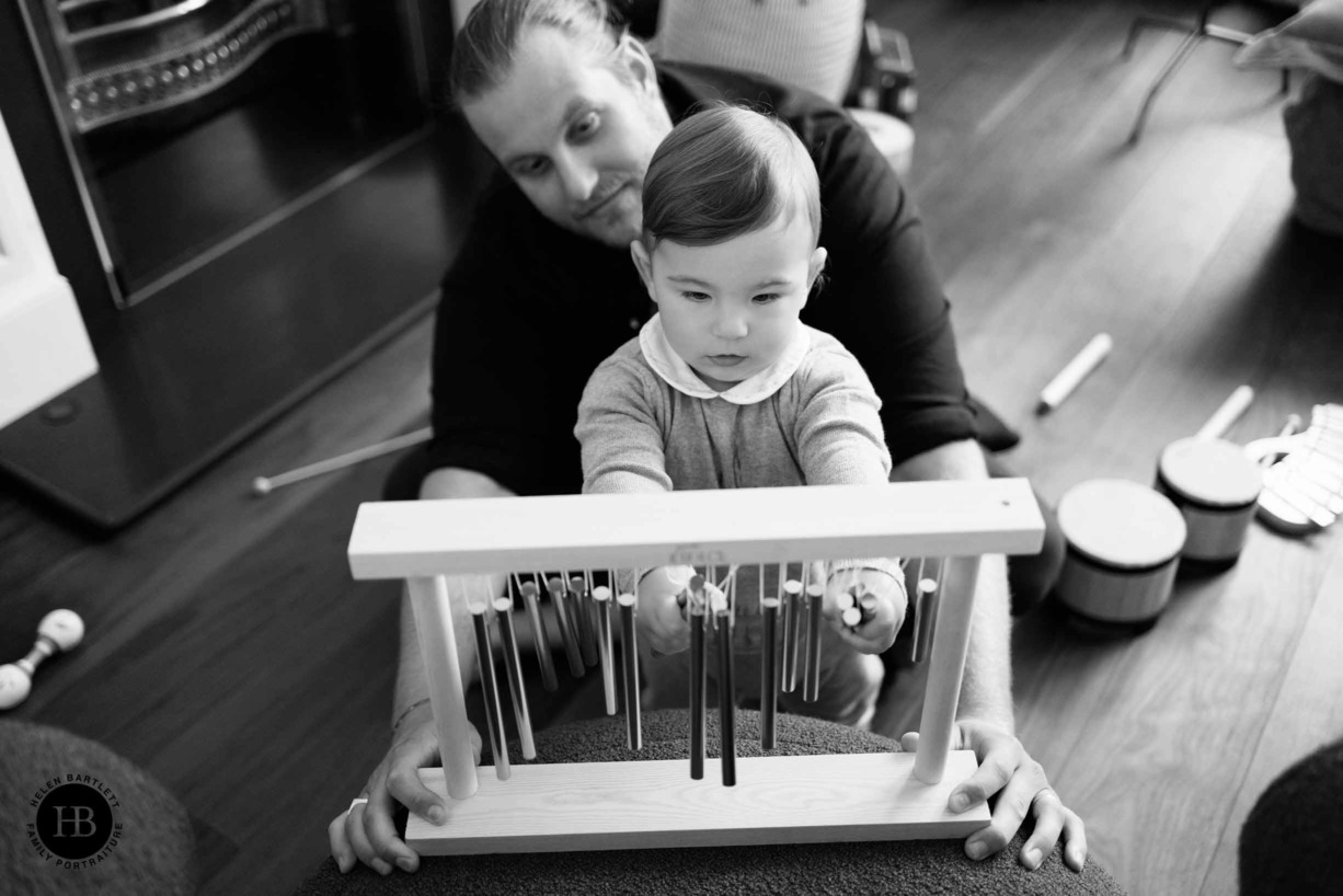 baby-play-musical-instrument