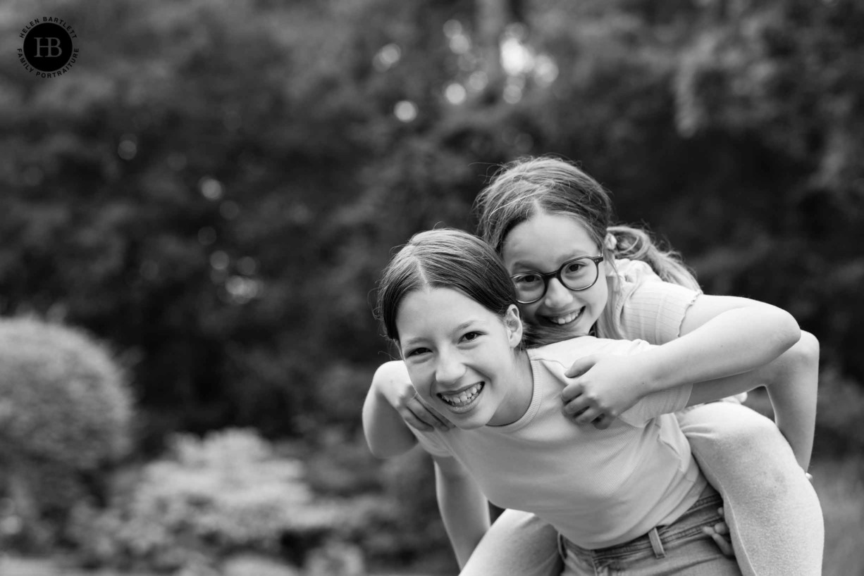 girls-play-in-garden