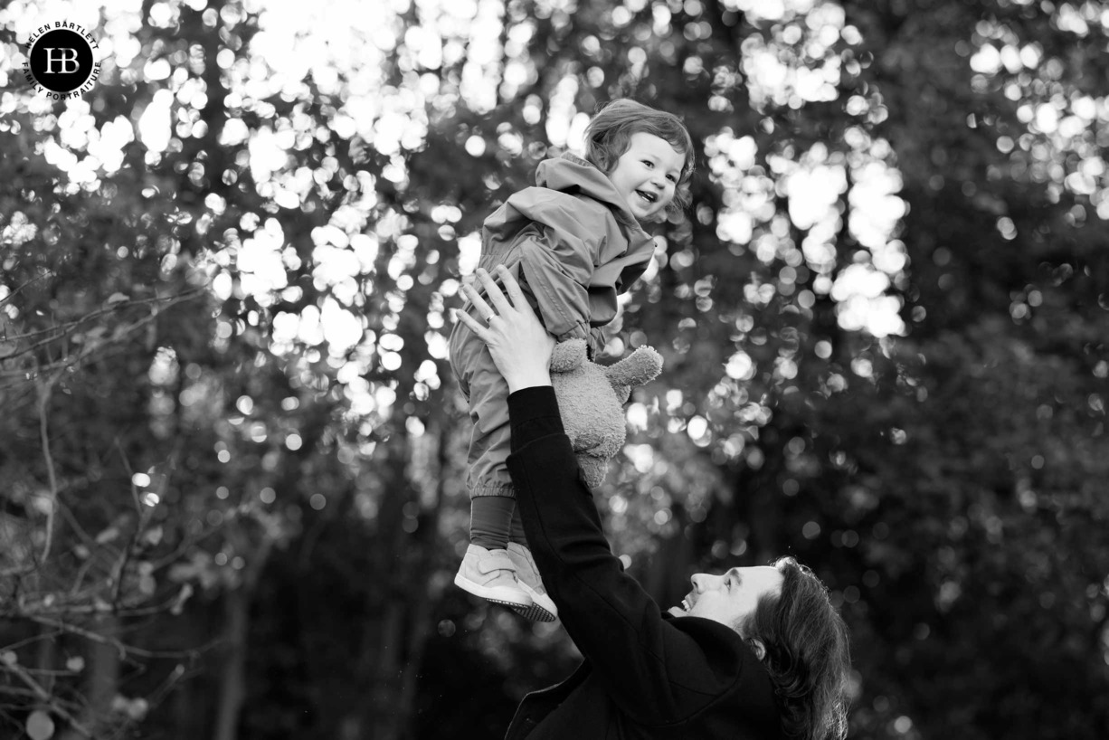 dad-throw-toddler-in-air-fulham-palace-london