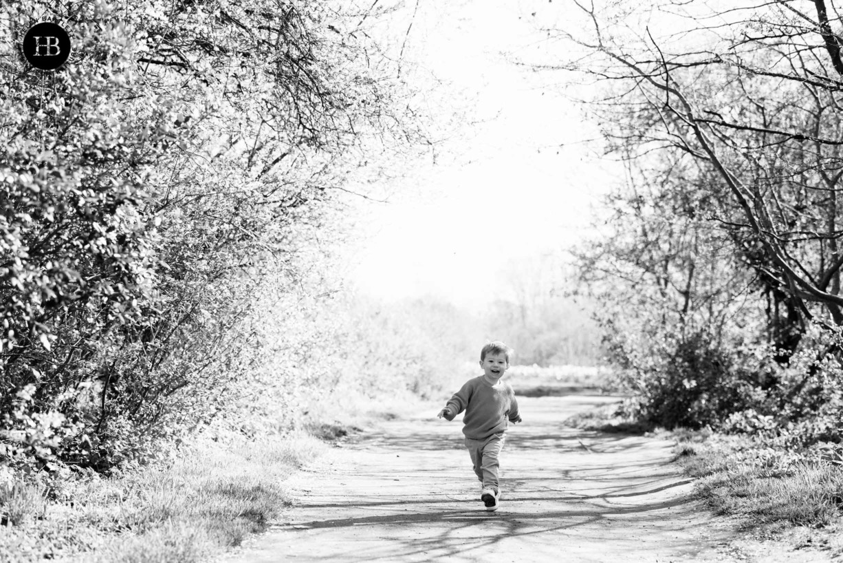 child-running-family-photo-shoot-tooting