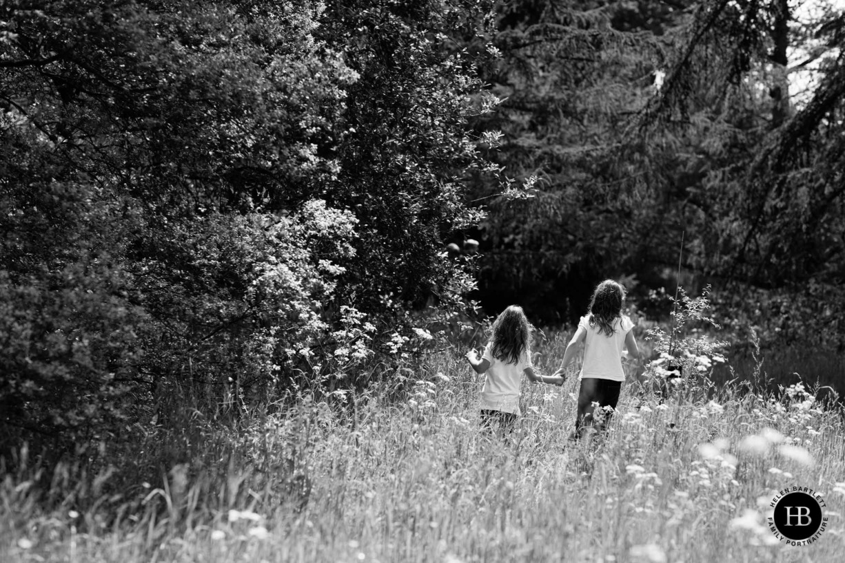 girls-in-spring-flowers