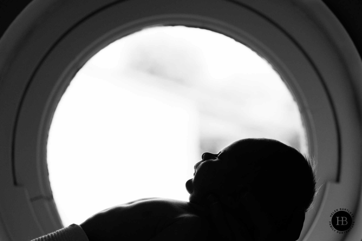 newborn-portrait-with-porthole-window-trendy-shoreditch