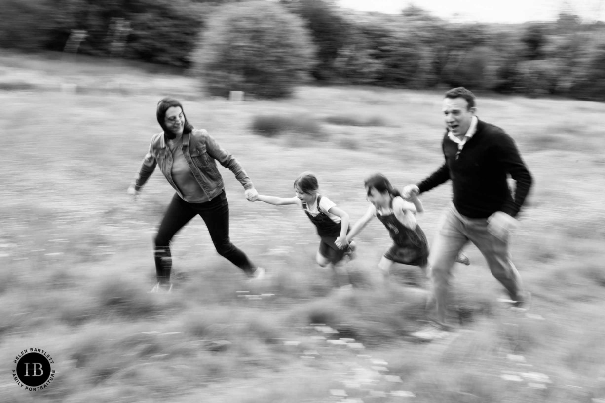 panning-shot-family-run-through-field