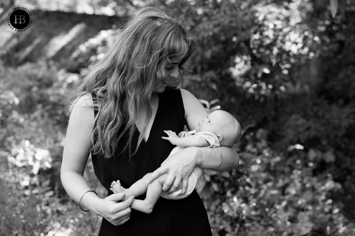 aunt-and-newborn-niece-look-at-each-other