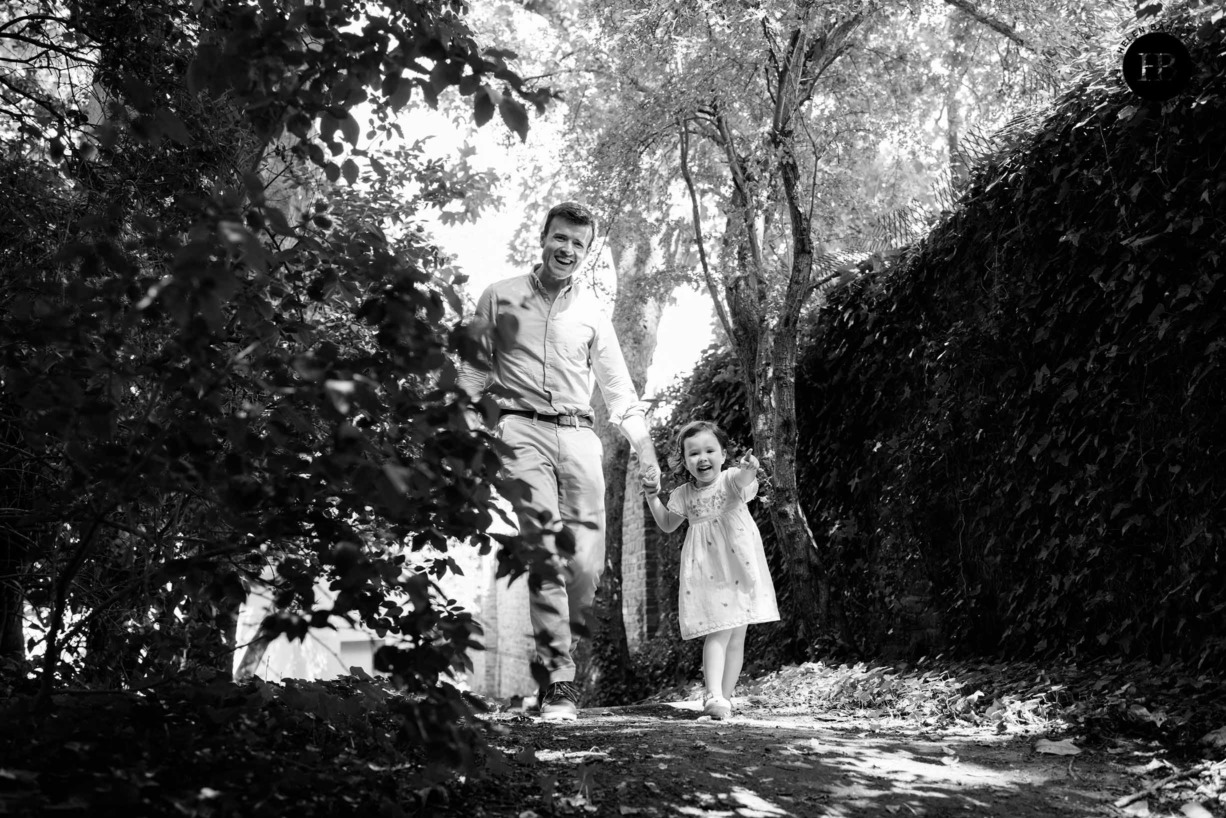 father-daughter-playing-hide-and-seek