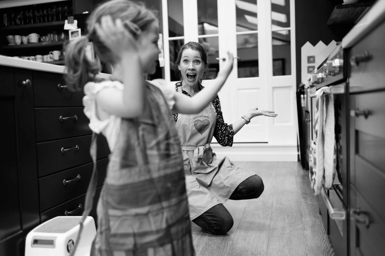 baking-on-documentary-family-photo-shoot