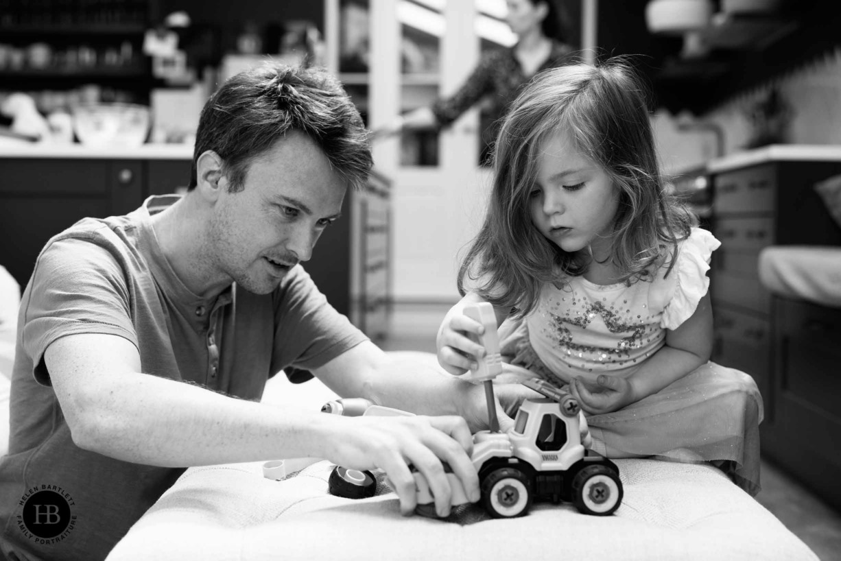 father-daughter-build-toy-car