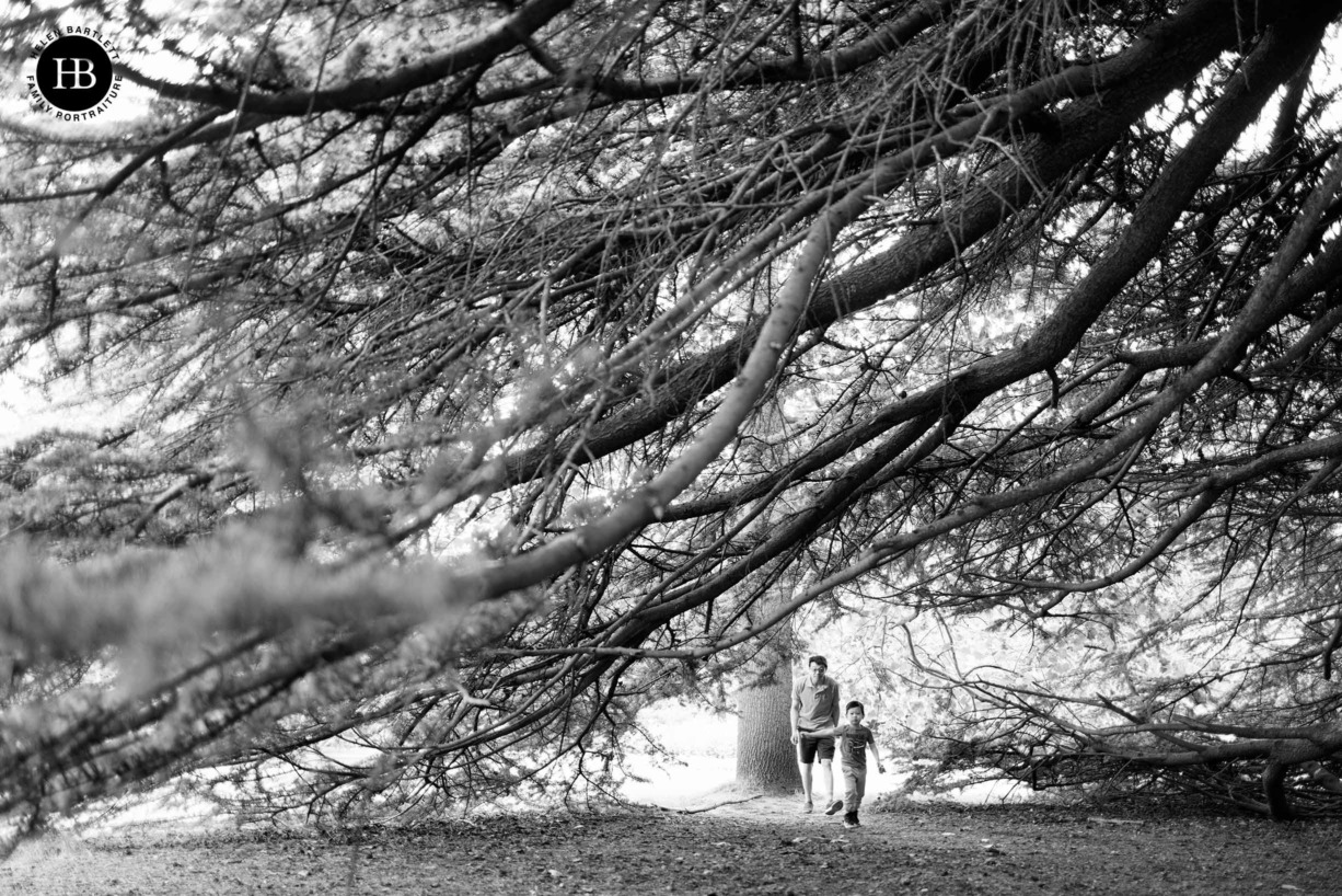 little-boy-and-dad-walk-through-trees-greenwich-park