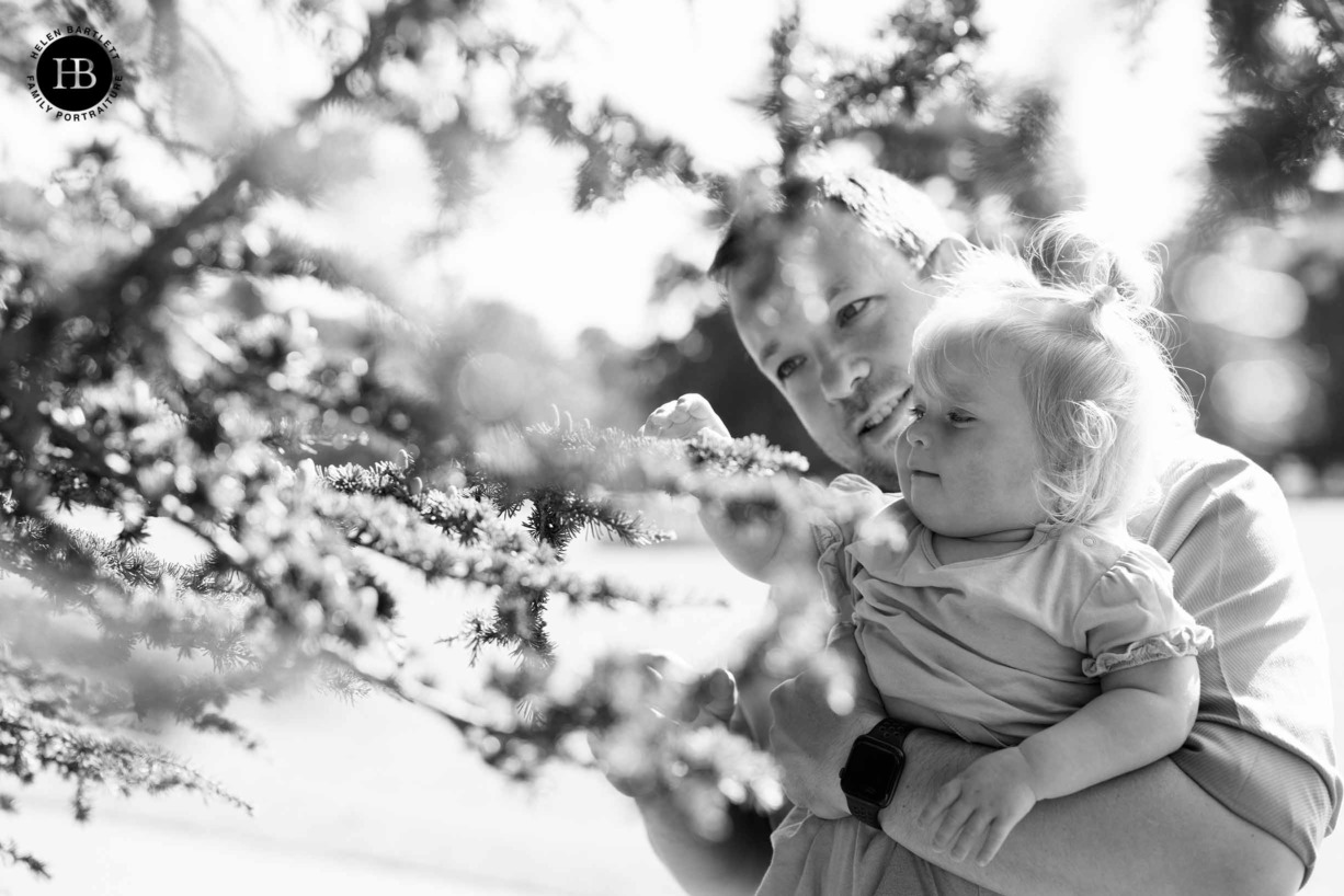 father-shows-daughter-plants-kew