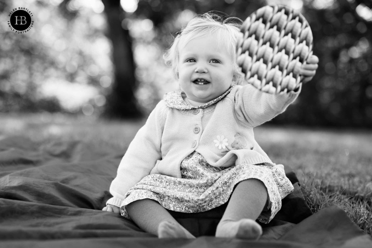 laughing-baby-with-frisbee