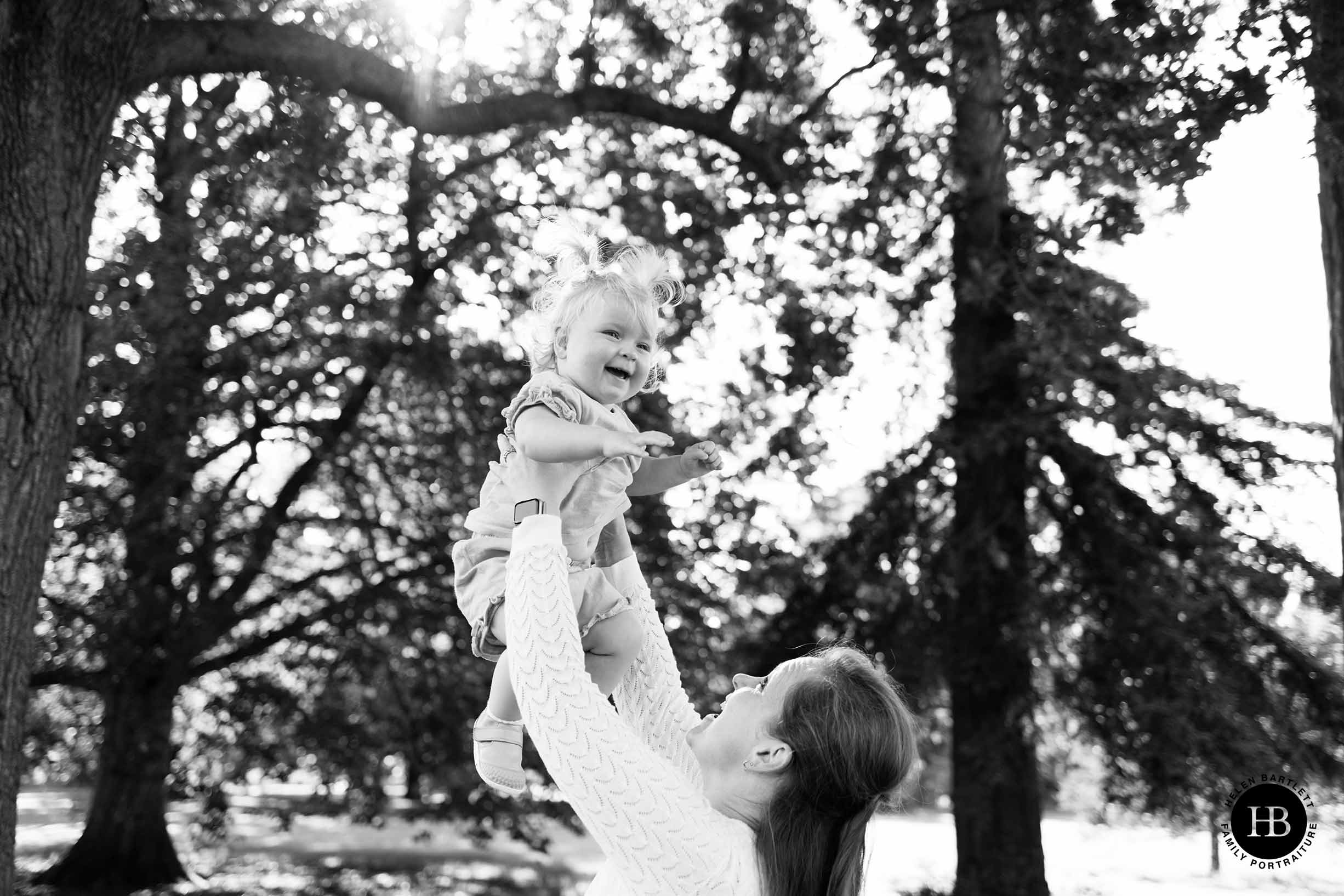 mother-throws-baby-in-air-chiswick-photo-shoot