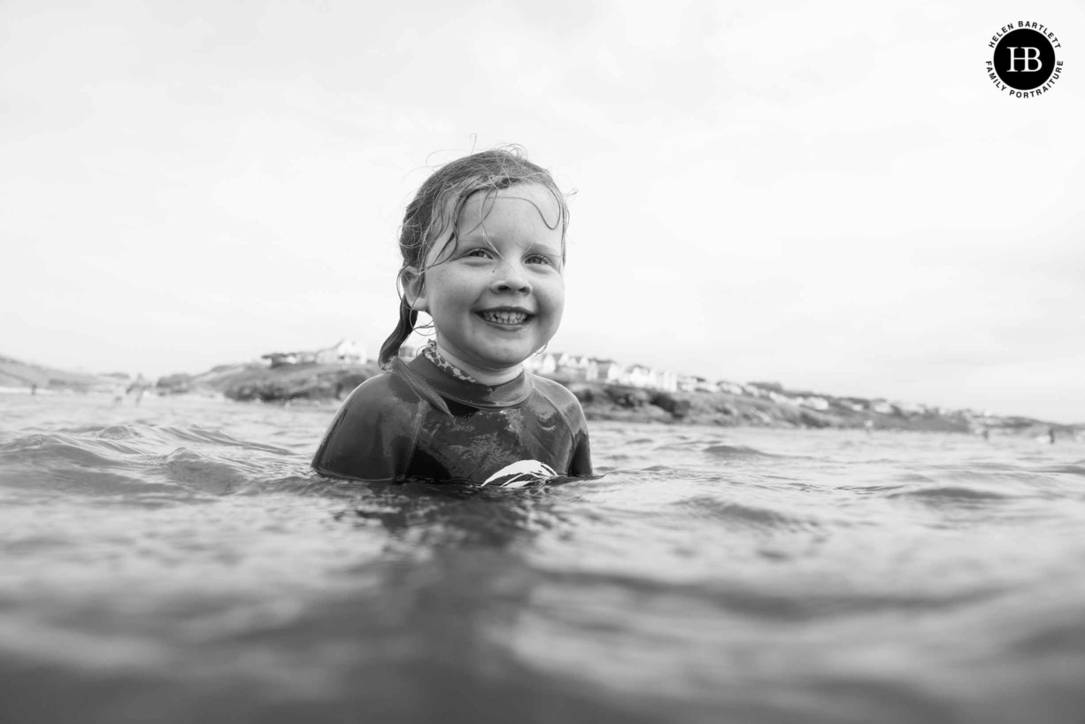 family-photo-shoot-with-sea-pictures-cornwall