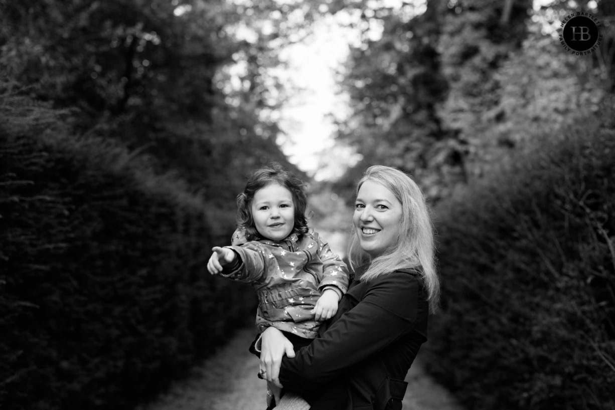 mother-daughter-portrait-chiswick-house