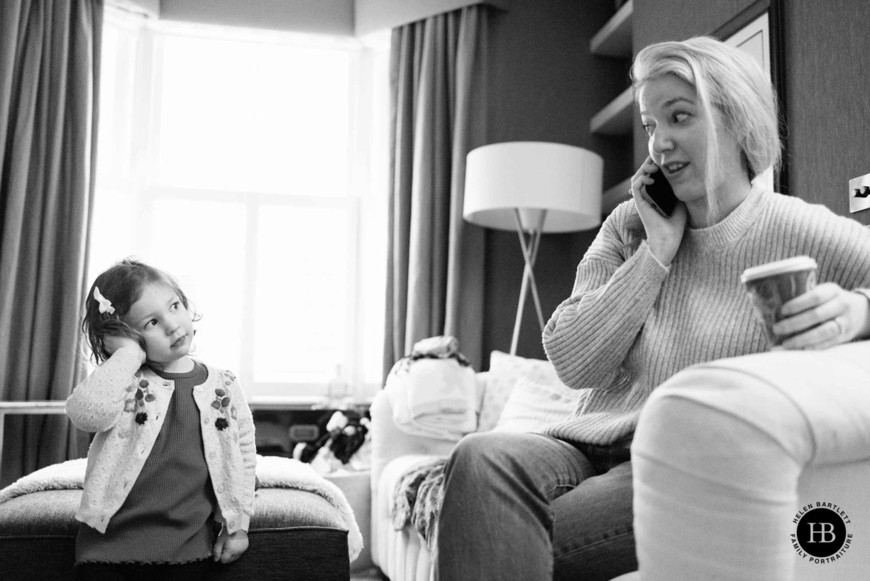 mother-daughter-pretend-to-talk-on-phones