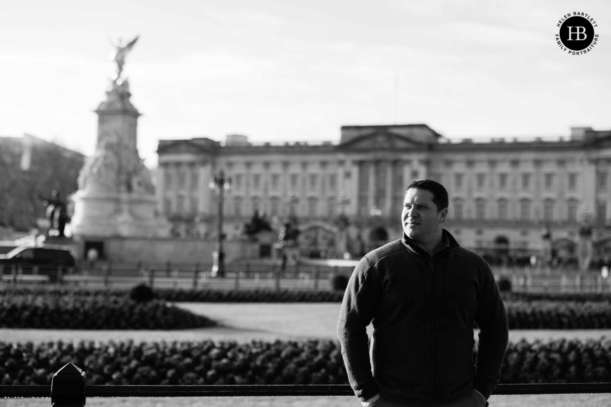 portrait-man-in-front-buckingham-palace