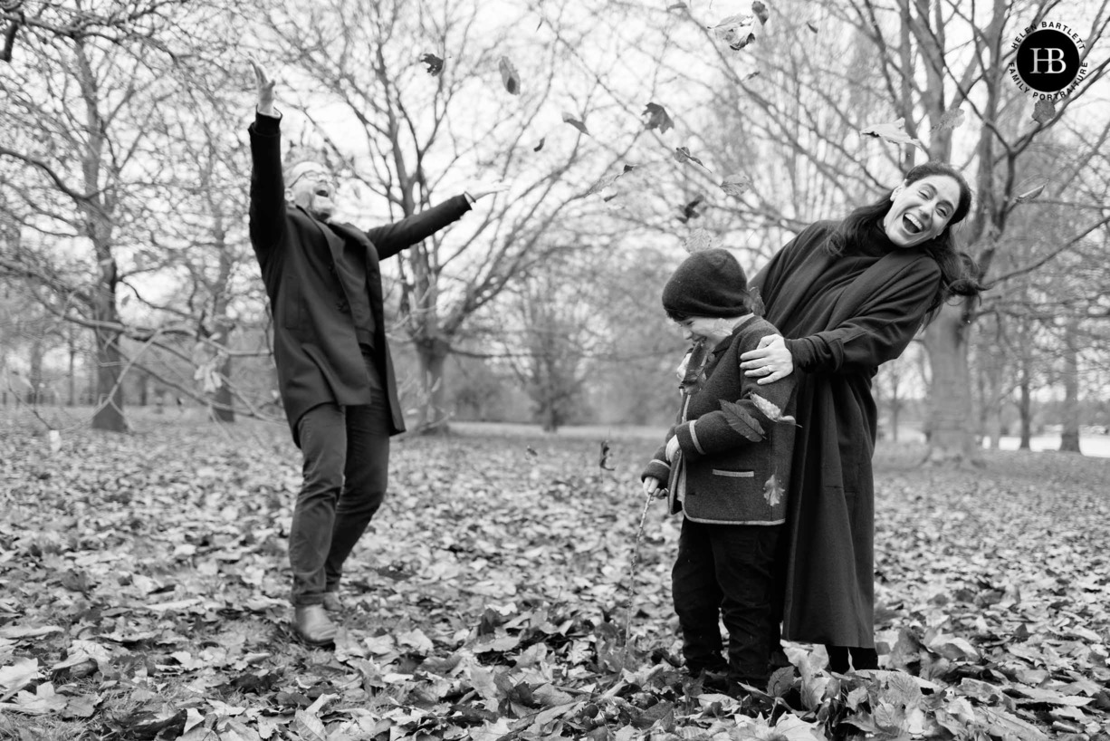 family-photo-shoot-in-autumn-leaves-london