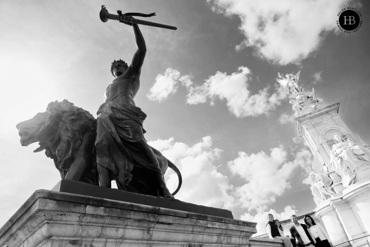 family-portrait-with-victoria-monument-buckingham-palace