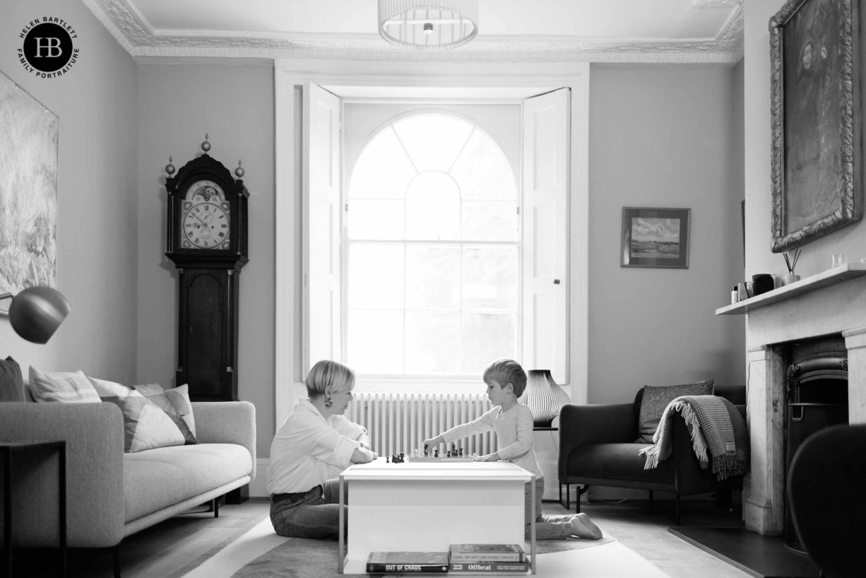 mother-son-play-chess-at-home-family-photography