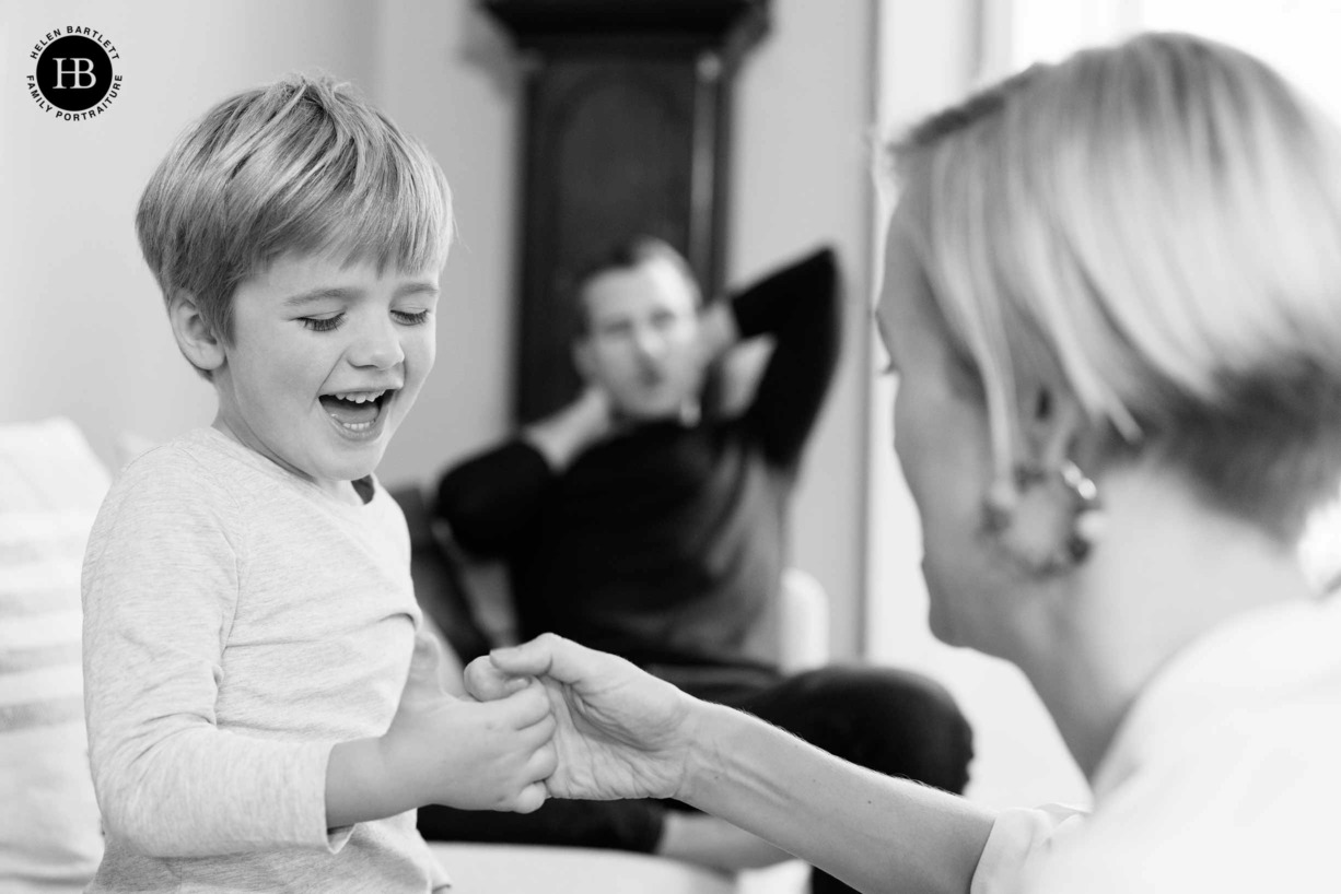 mother-son-play-thumb-war-on-family-photo-shoot-east-london