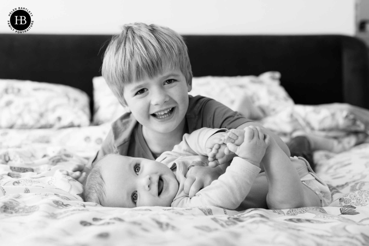 sibling-portrait-family-photo-shoot